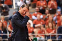 9game-纳达尔重返赛场，重要助攻首场状态出色，湖人观众沸腾！再创辉煌时刻-9game